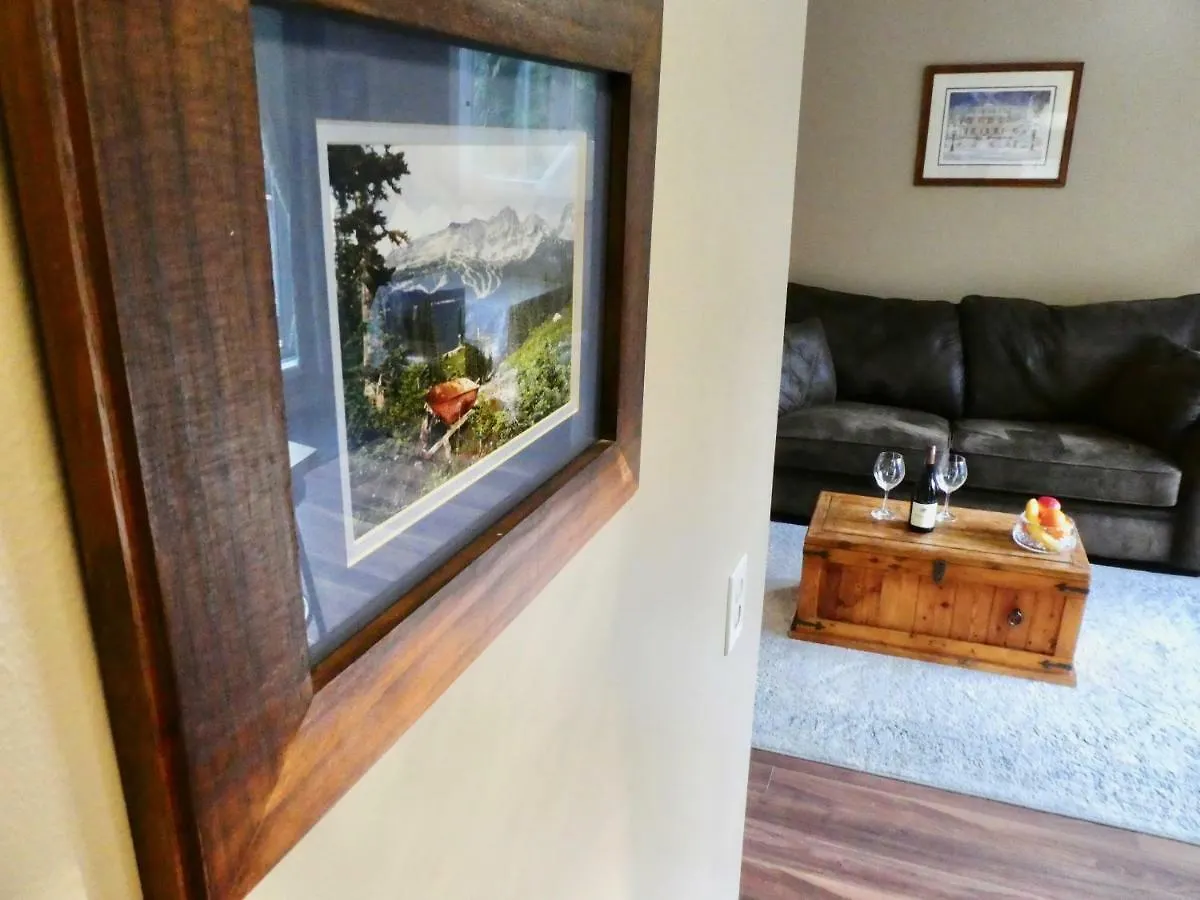 Chalet Belle Neige Suites: Whistler